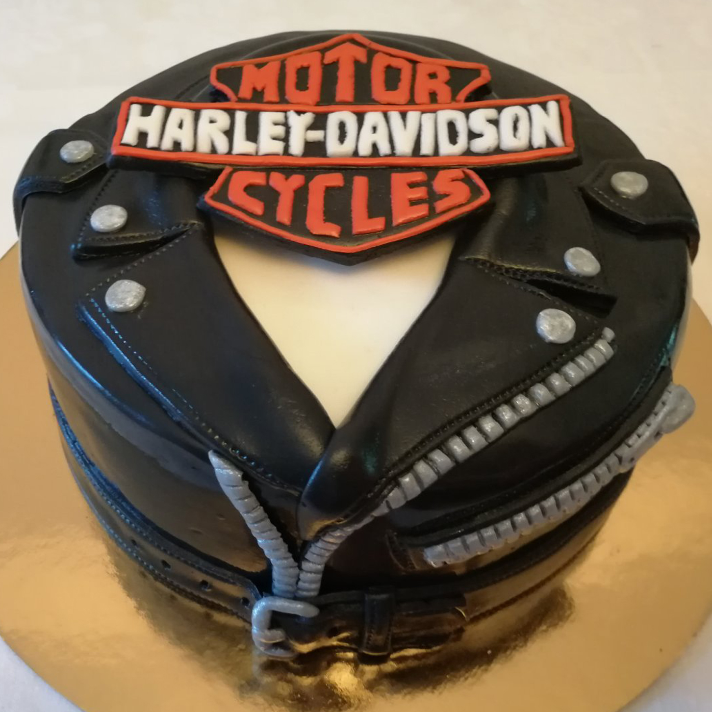 Motoros bőrdzseki torta