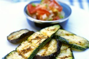 Grillezett cukkini és padlizsán paprika salátával