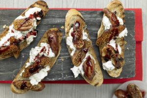 baked-fig-crostini-490065