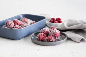 coconut-raspberry-balls-666925
